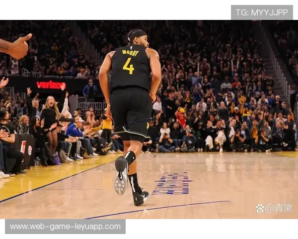 勇士击败太阳，穆迪展现多面手实力，穆迪 勇士