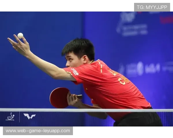 可爱！林诗栋穿海南队服出发全运会，像小芒果，球迷送苹果祝他平平安安